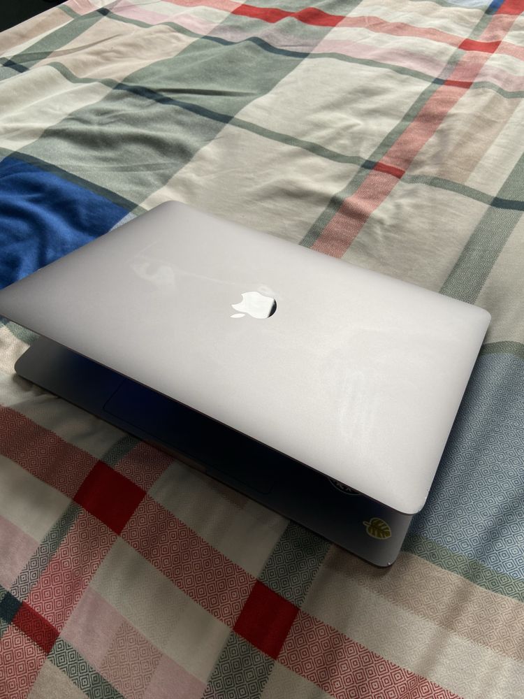 MacBook Pro 13” (2017) в хорошем состоянии!