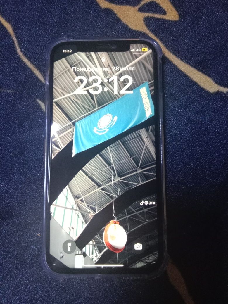 iPhone 12 в хорошем состоянии