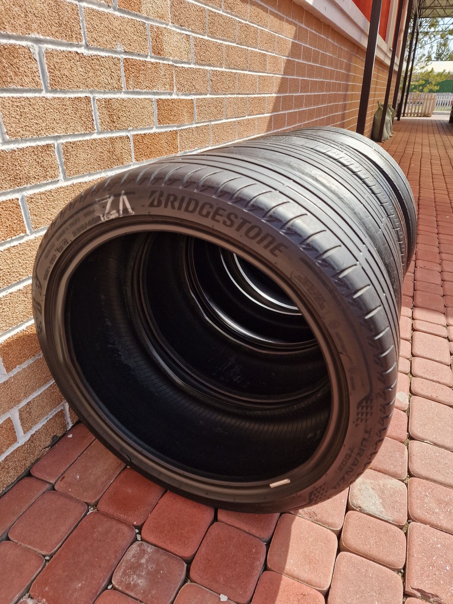235/40/19, комплект Bridgestone 2 шт, Goodyear 2шт.