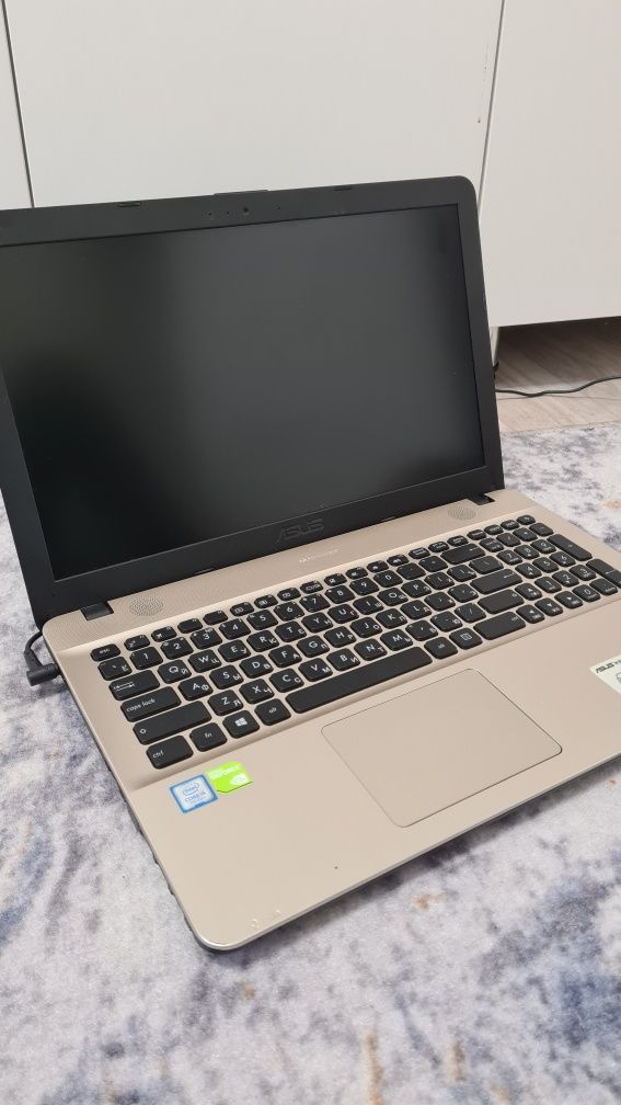 Ноутбук Асус i5 7200u, 8озу, 1tb, 256ssd