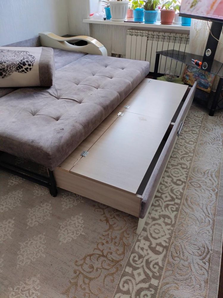 Продам диван выдвижной с ящиками