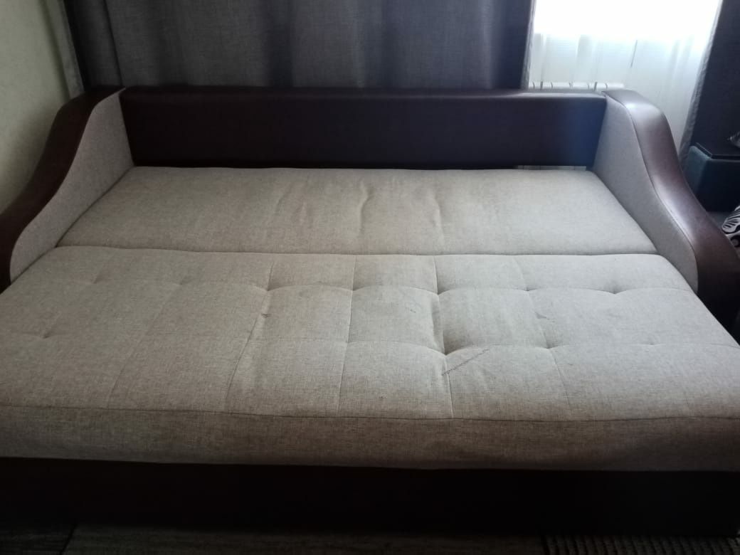 Диван еврокнижка, 2'20×90×2метра, мат хлопок  кожанная края 4 подушки