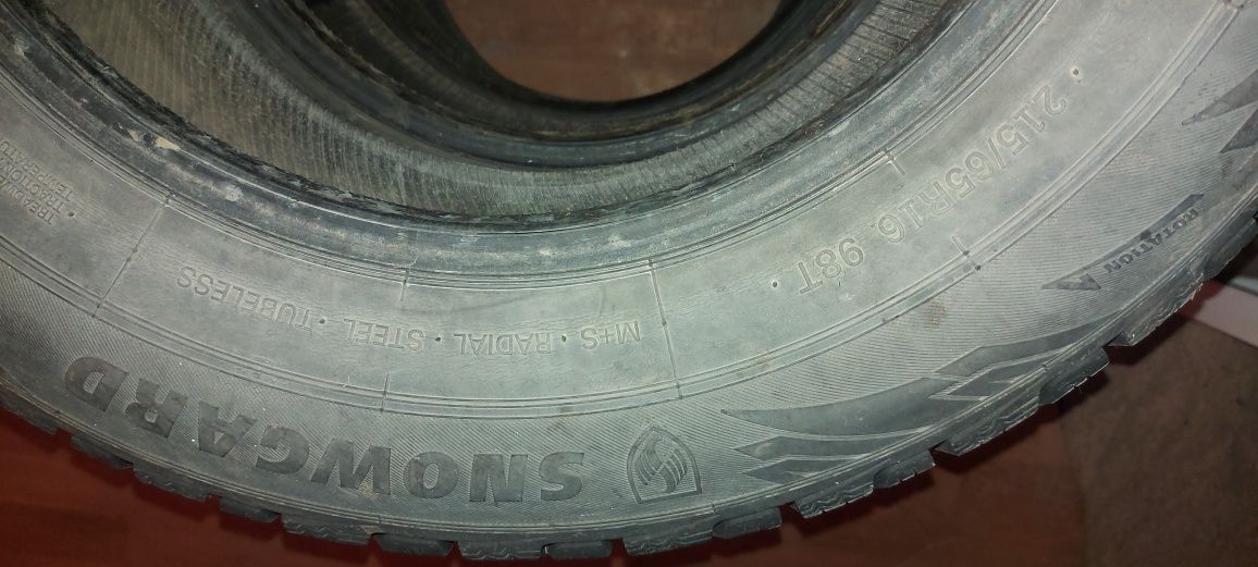 Продам зимние шины 215/65 R25