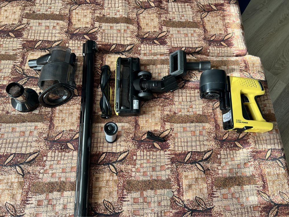 продам беспроводной вертикальный пылесос KARCHER