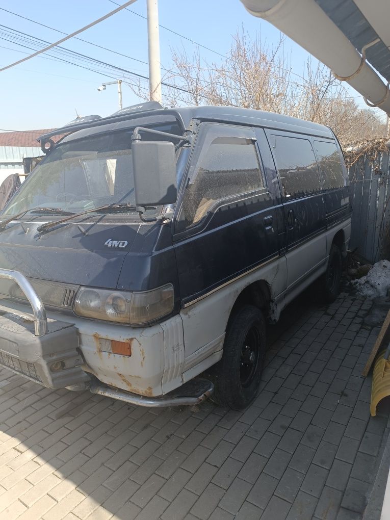 Продам запчасти на Митсубиси делику