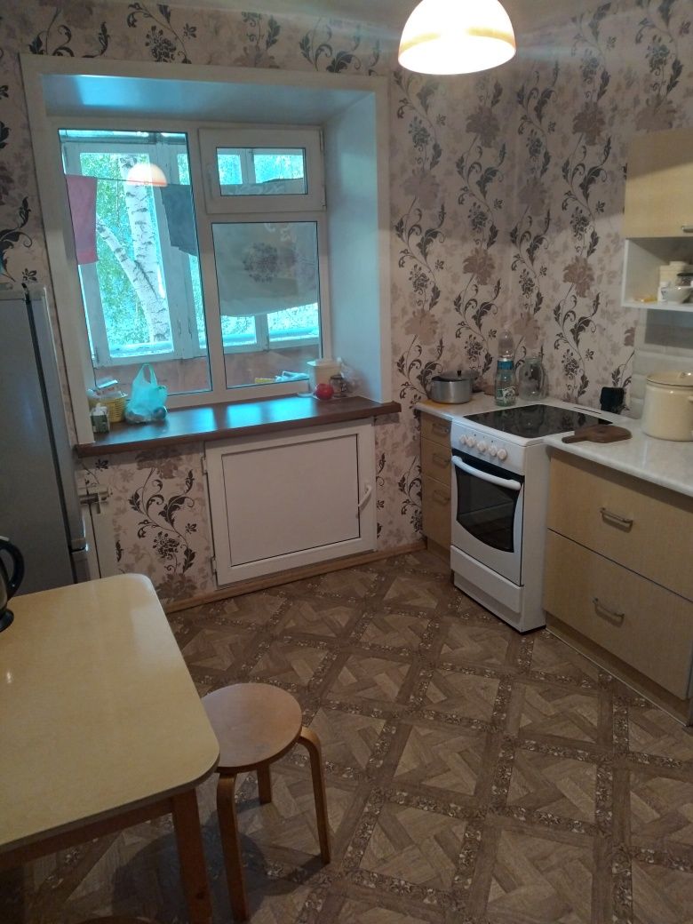 Продам 2х комнатную .Промбаза