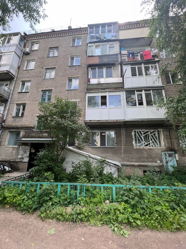 Продам двух комнатную квартиру, в центре города