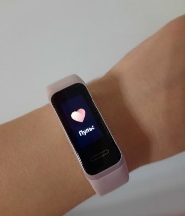 Фитнес браслет розовый Huawei Band 4