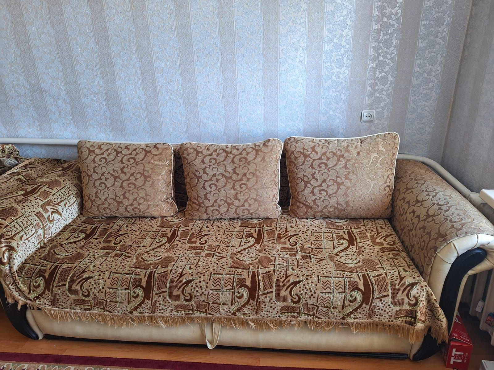 Продётся уголок из диванов и кресло