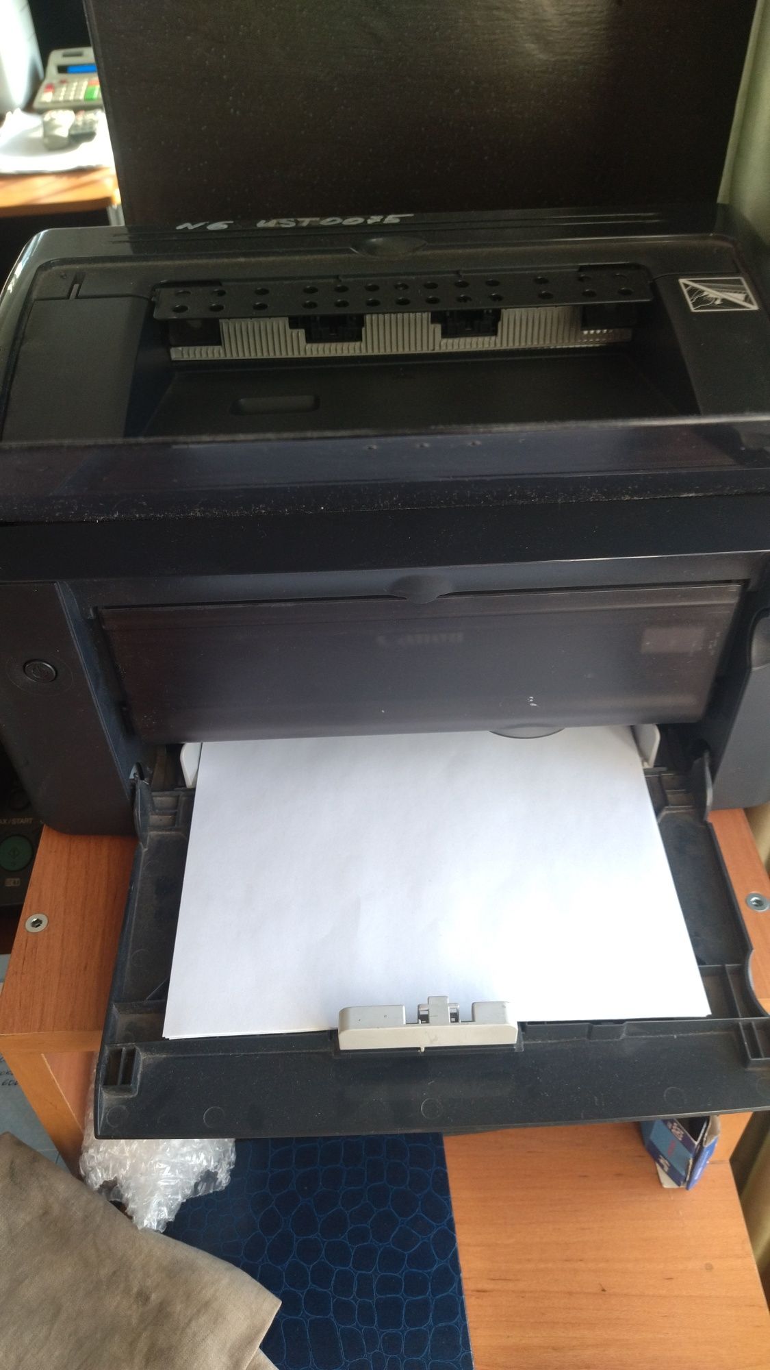 Продам принтера HP-1010  и Canon LBP6000B  Canon LBP3010B в  ОТС
