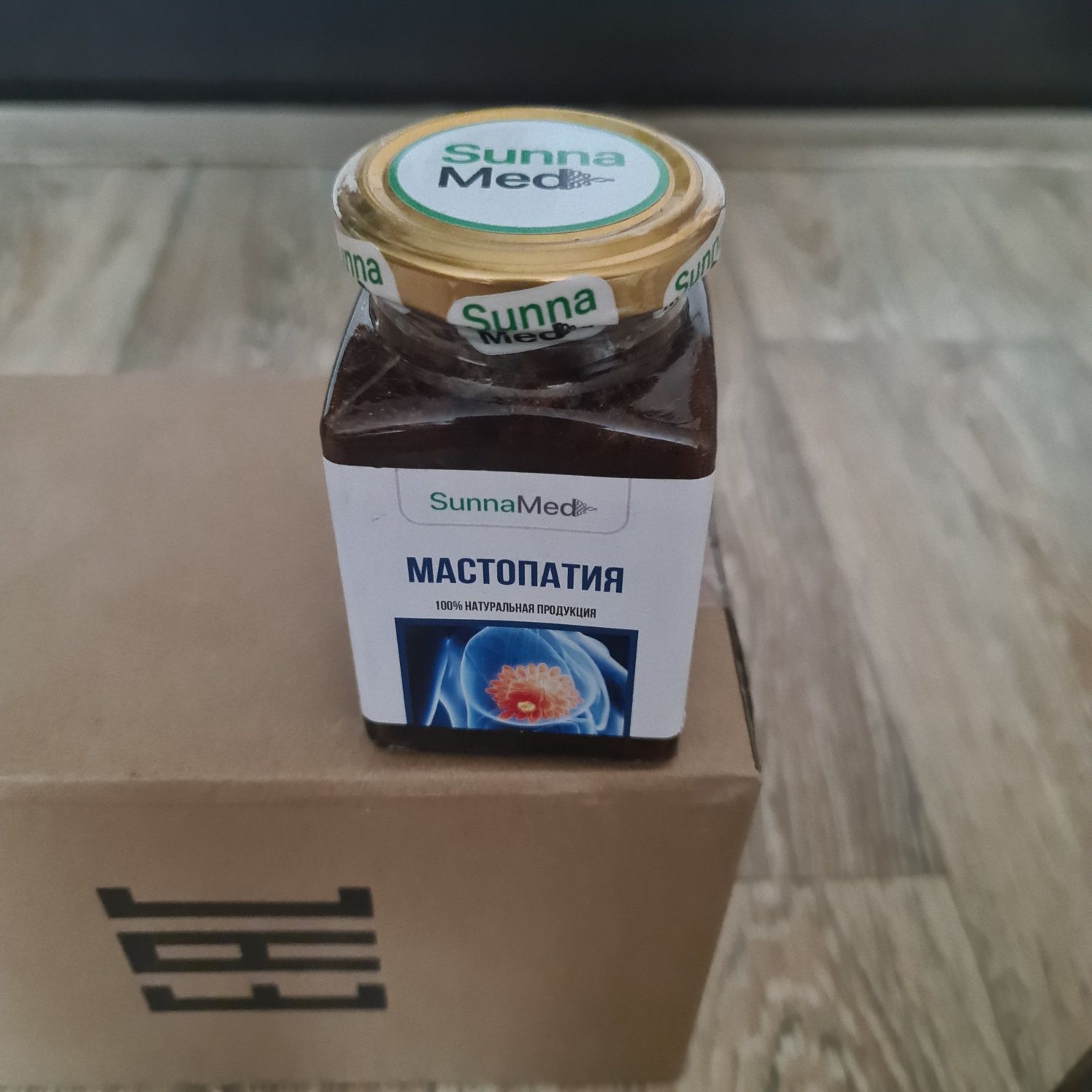Натуральный продукт из травы и меда