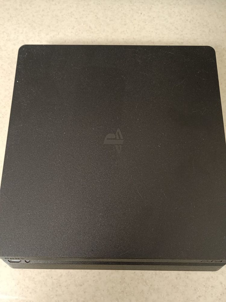 Playststion 4 slim 1TB