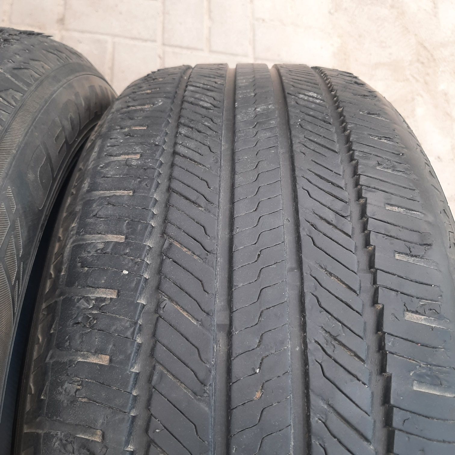 Продам 235 55 r19  комплект летние шины