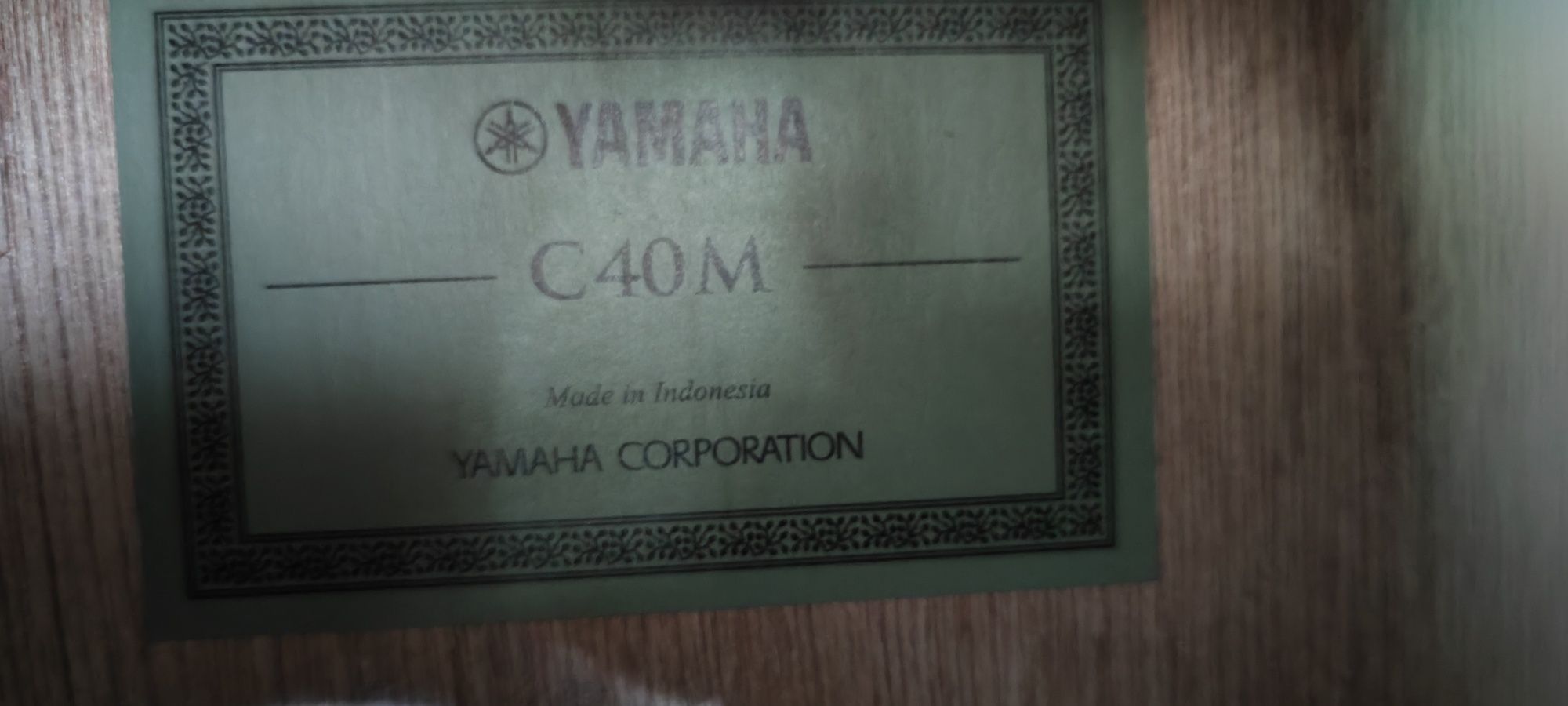 Срочно продам гитару Yamaha C 40 M