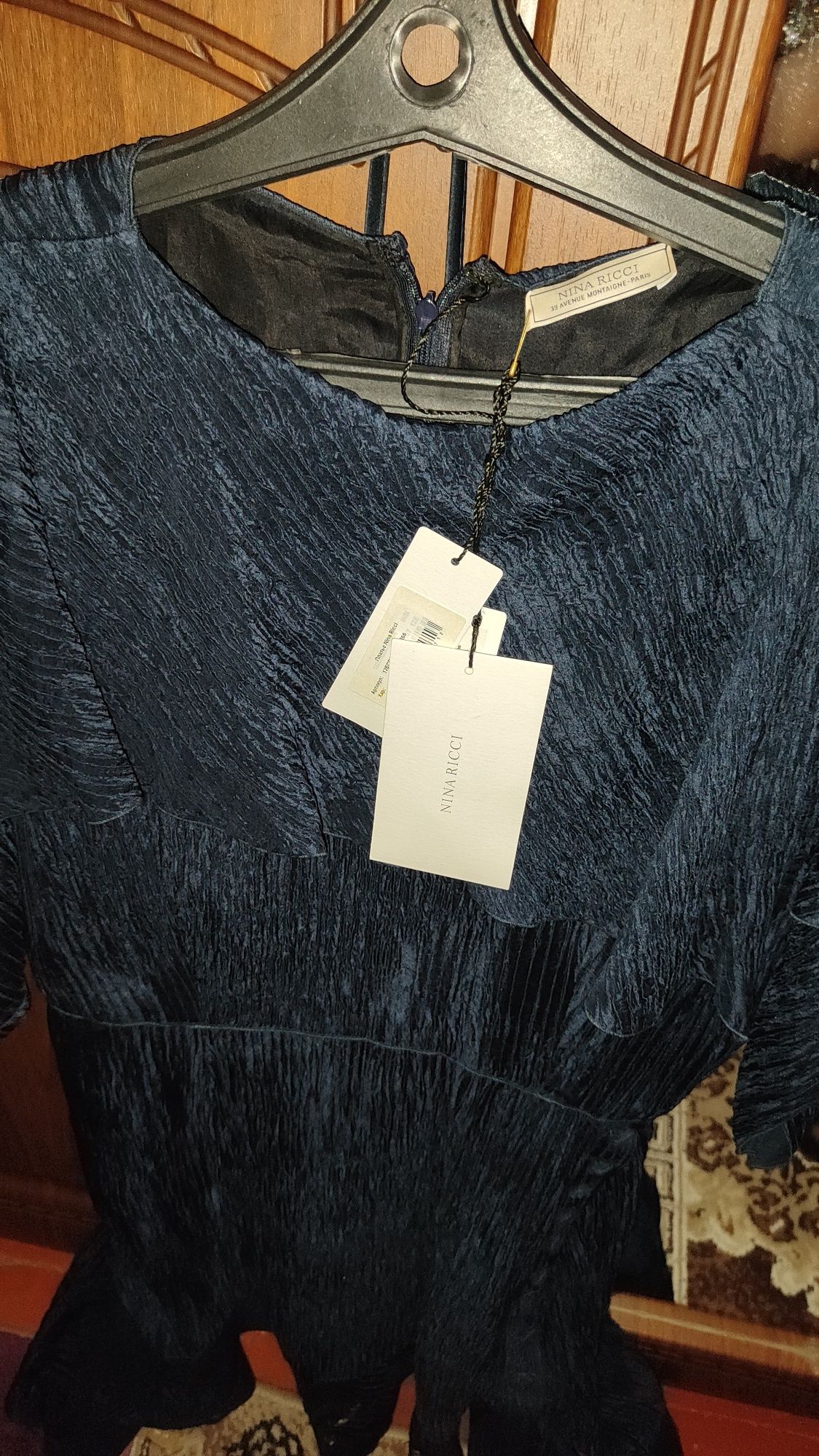 Платье от брэнда Nina ricci