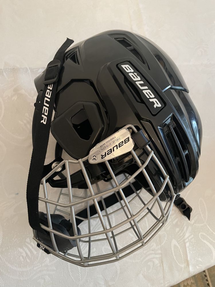 Продам шлем Bauer