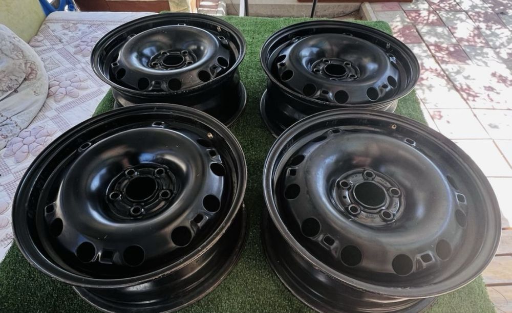 Volkswagen polo ,с калпаком ,Поло штамп диски,заводской ,R15 размера