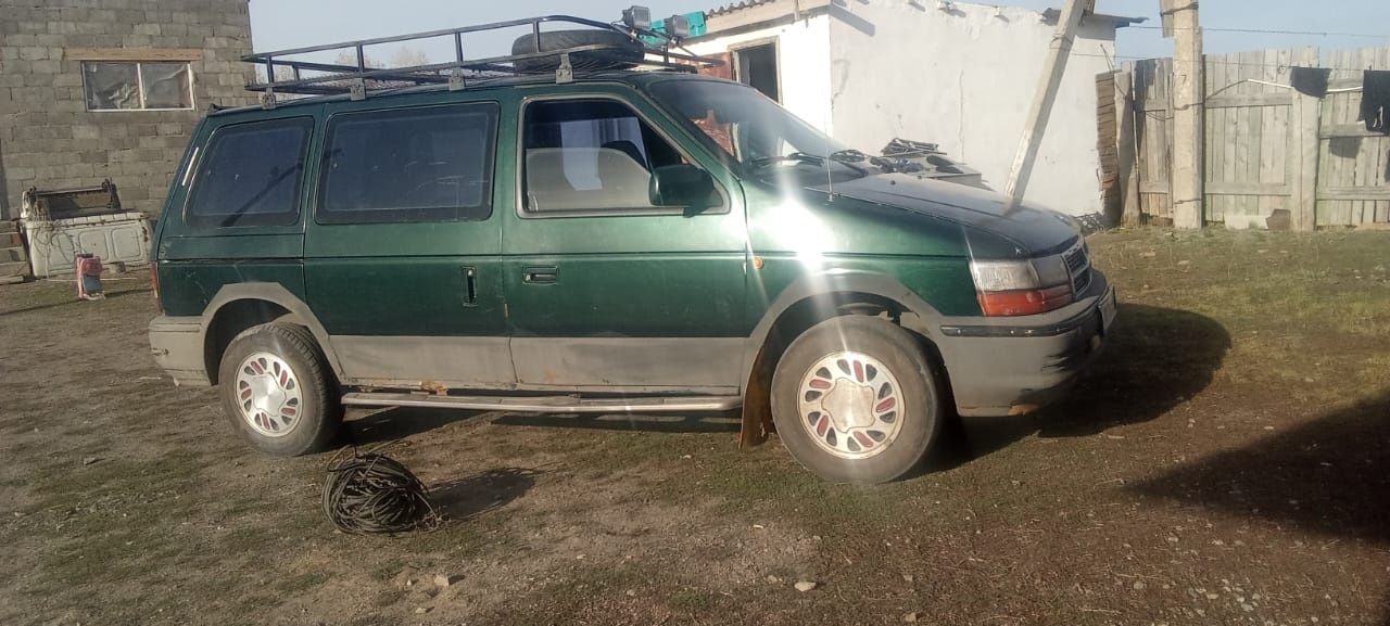 Продам семейный автомобиль