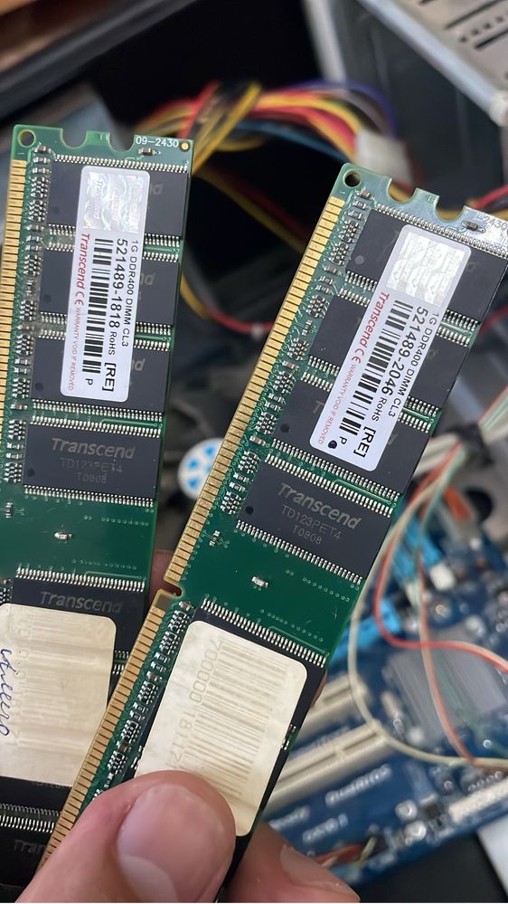 2 оперативы по 1gb, видеокарта 256, звуковая карта, материнка , процес