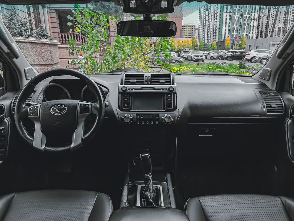 Аренда авто Toyota LC Prado прокат внедорожника джипа автопрокат машин
