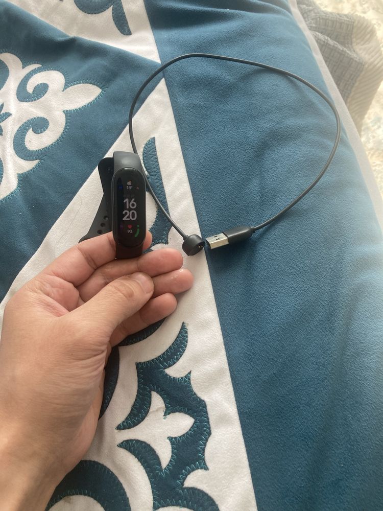 Mi band 6 продам