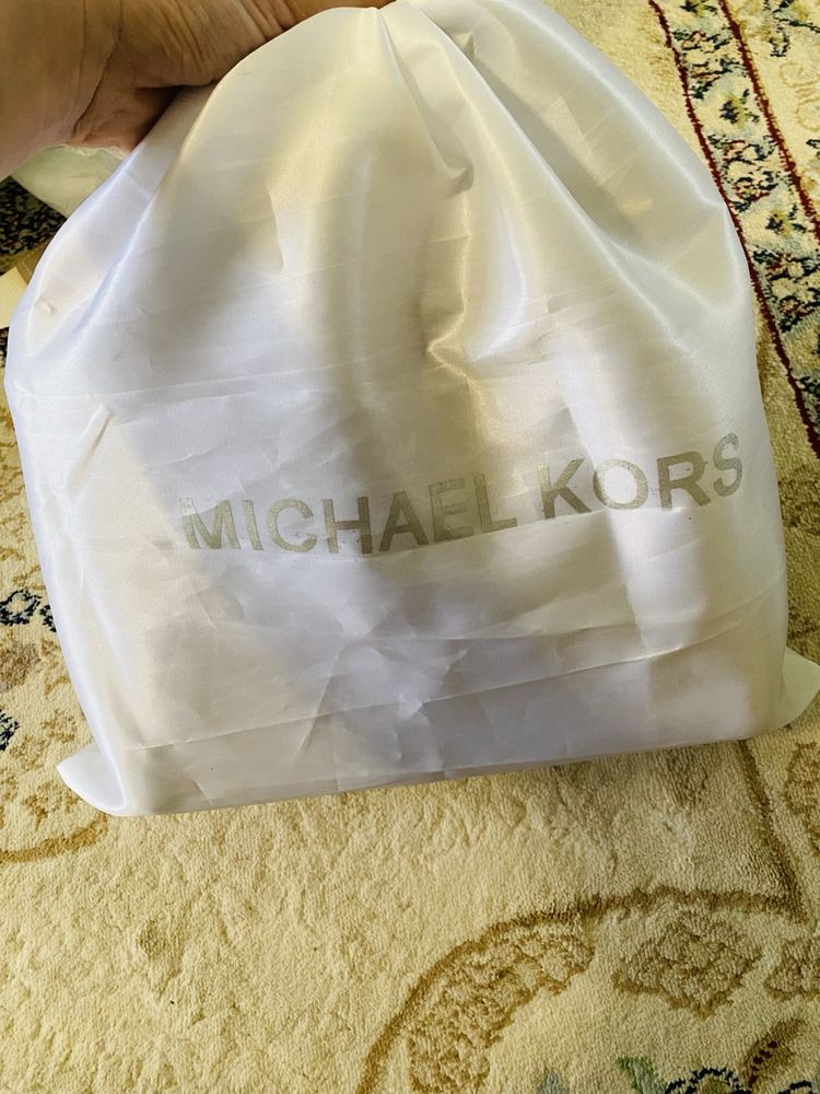 Продам сумку Michael kors оригинал натуральная кожа