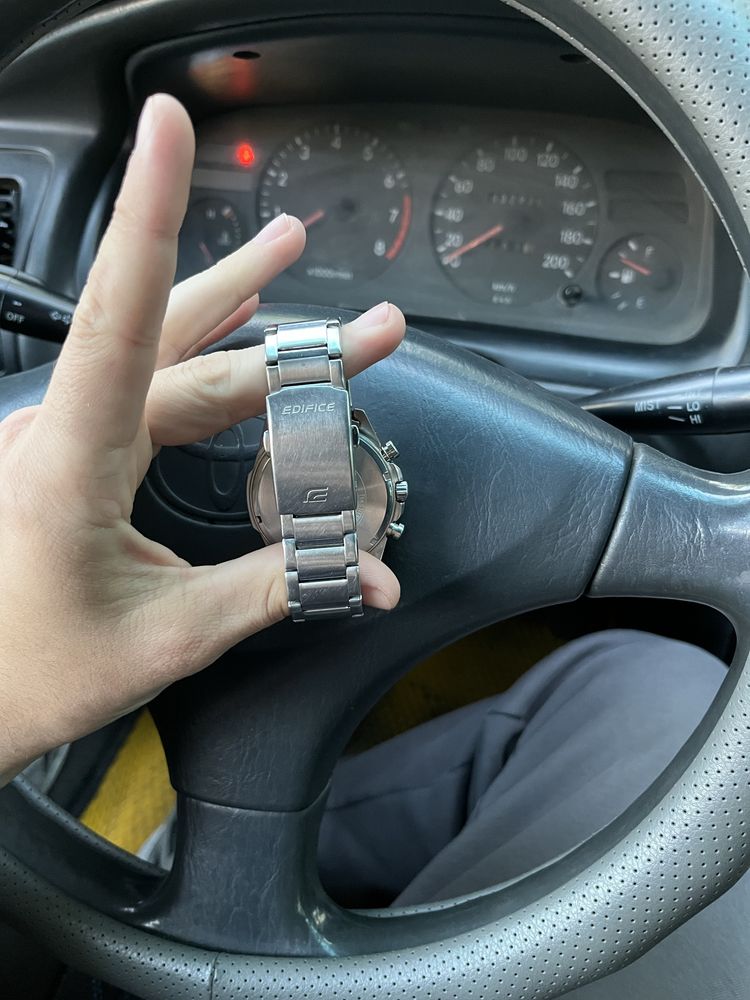 Продам оригинальные часы casio edifice