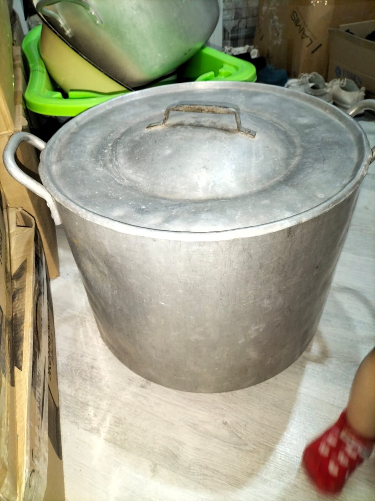 Продам большую алюминиевую кастрюлю