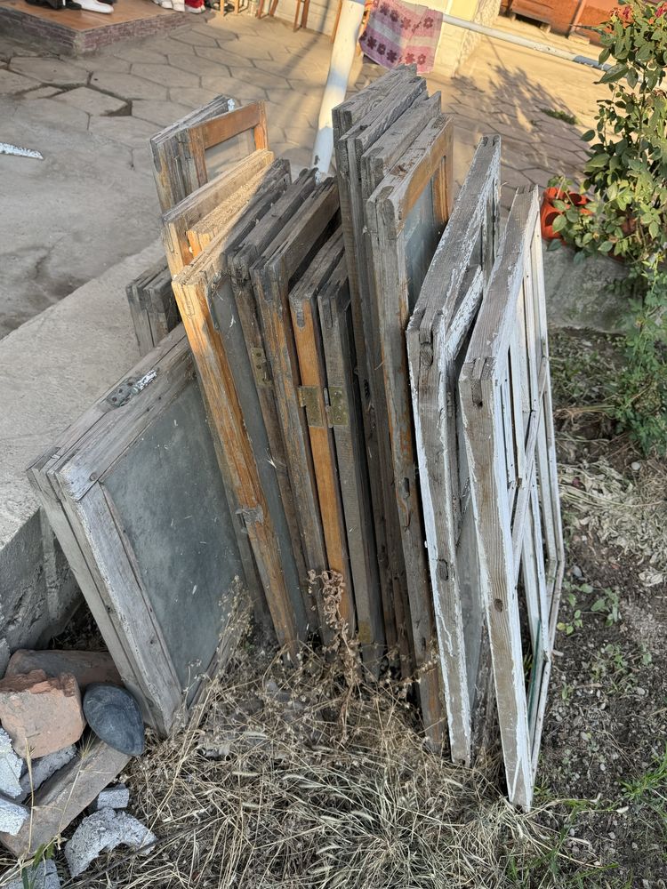 Окно деревянно со стеклом