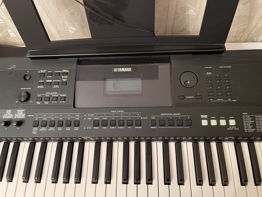 Синтезатор YAMAHA PSR-EW400 Black