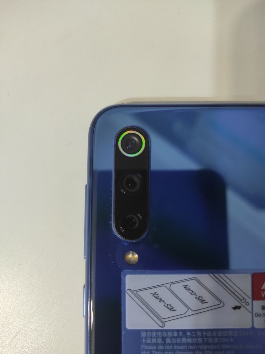 Продам mi 9 se в идеальном состаяние
