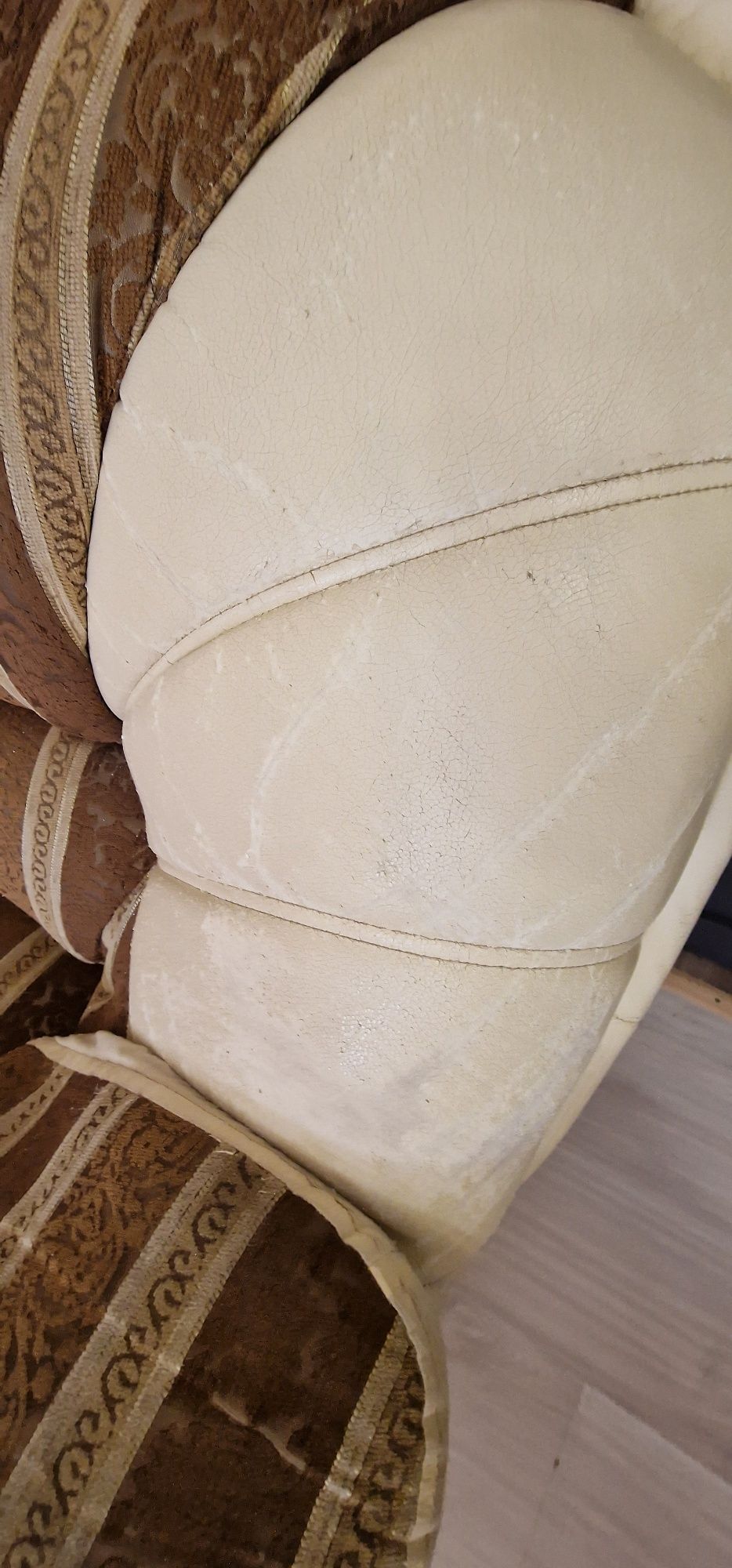Продам диван 200×100 сложанный и  ракладывается 200 длина и ширина 150
