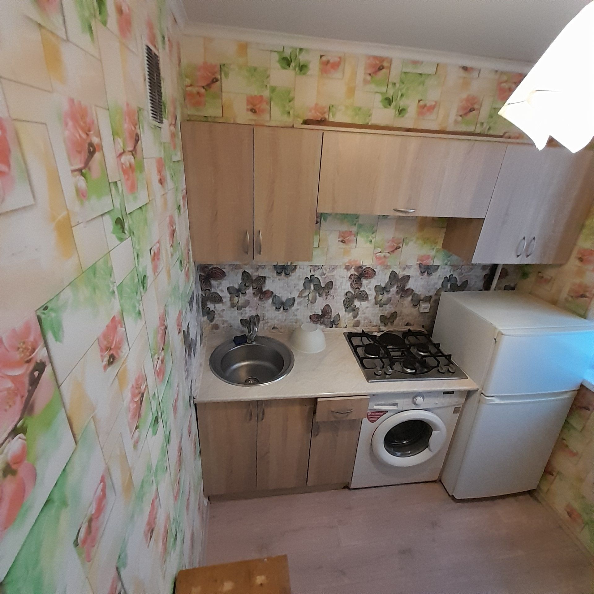 Продам 1 ком.кв. 4/5 р-н Уюта.