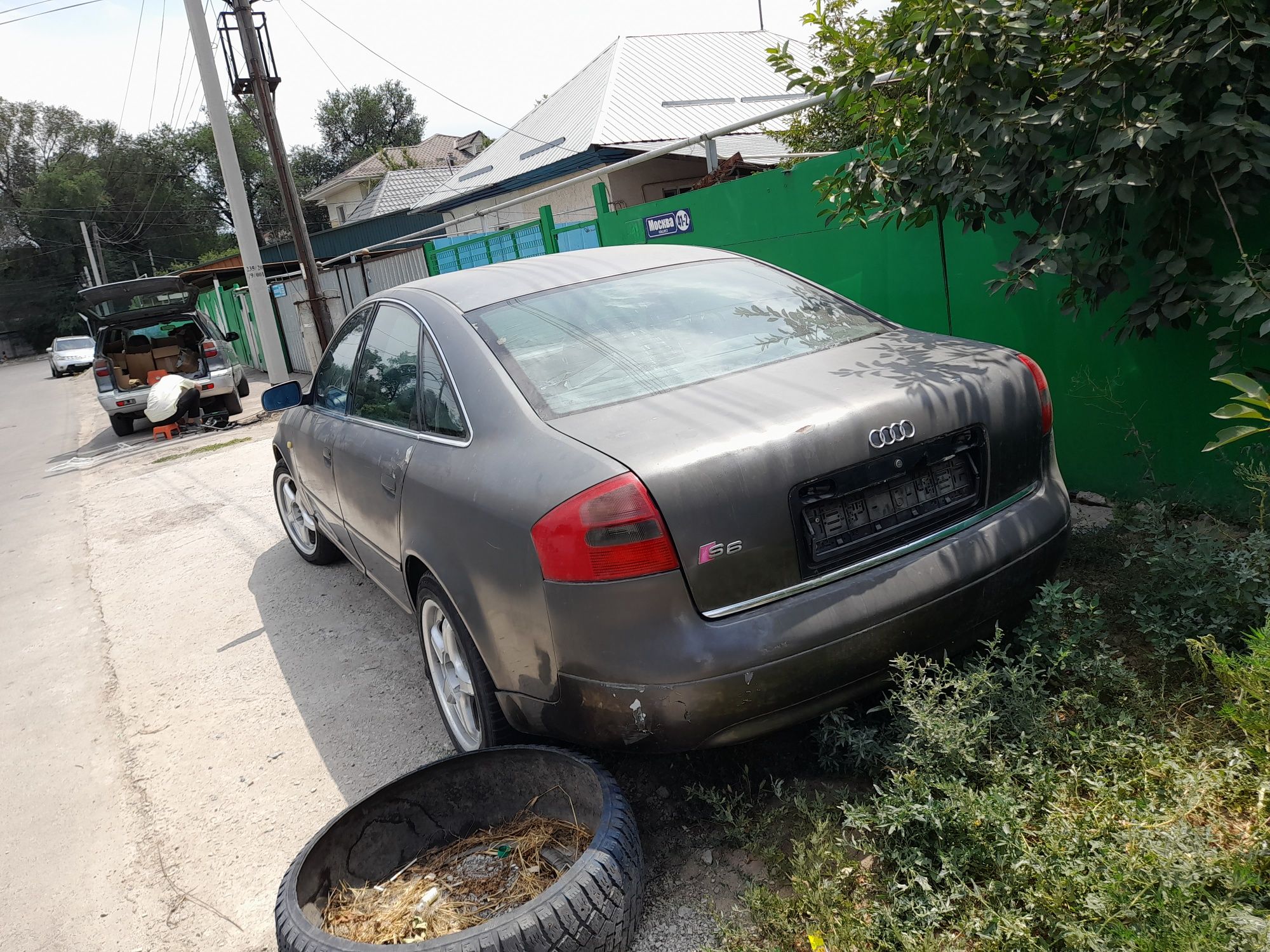 Срочно    Продам   Audi   A6.  2.4 л