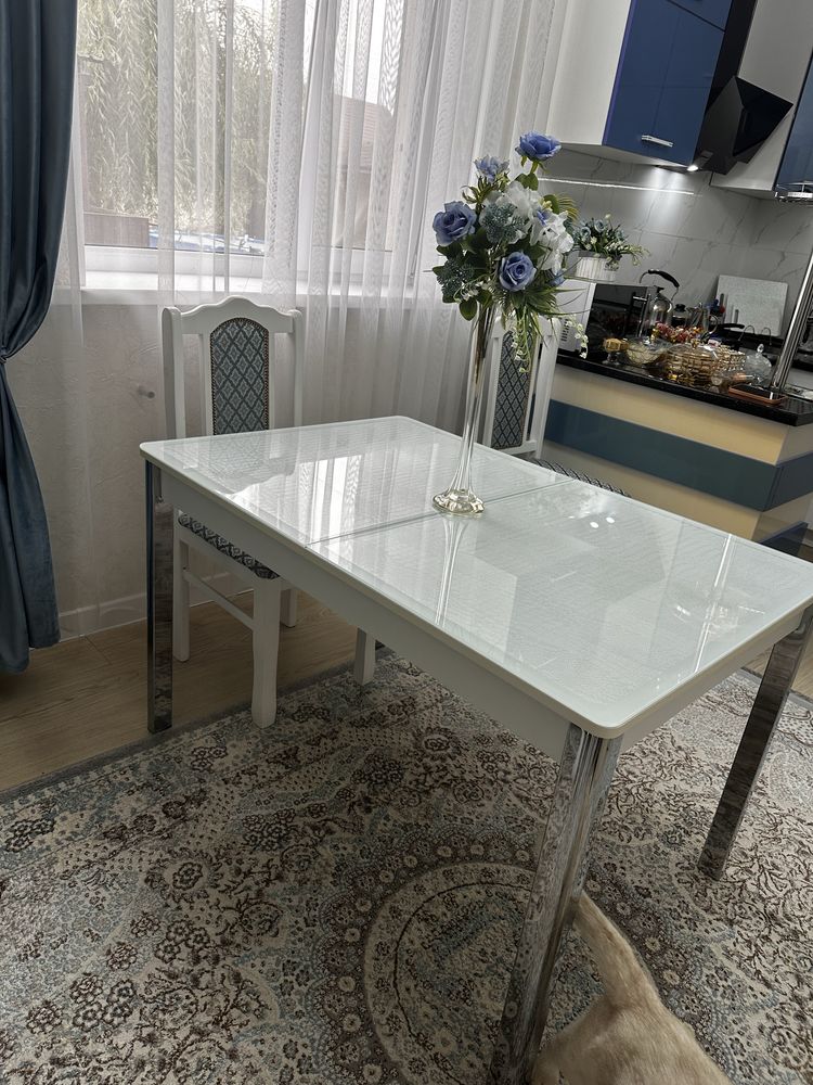 Продам стол стеклянный раздвижной