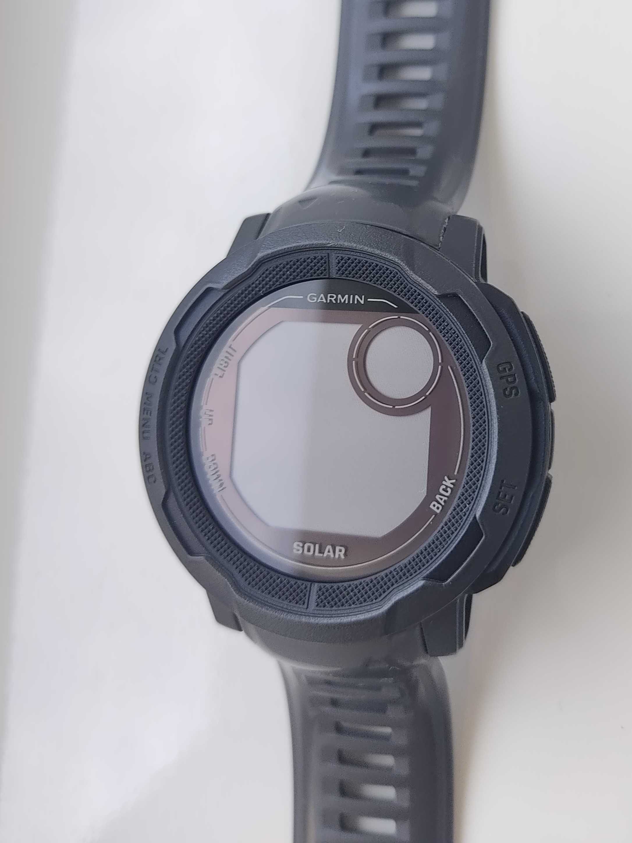 Спортивные часы Garmin Instinct 2 Solar