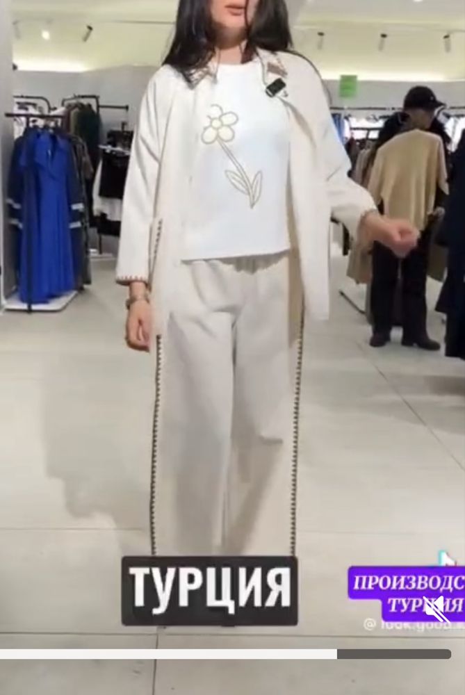 Продам брючный костюм тройка