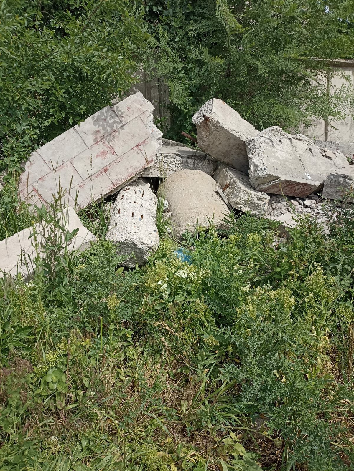 Отдам бесплатно бетонные блоки, ЖБ изделия б/у. Самовывоз.