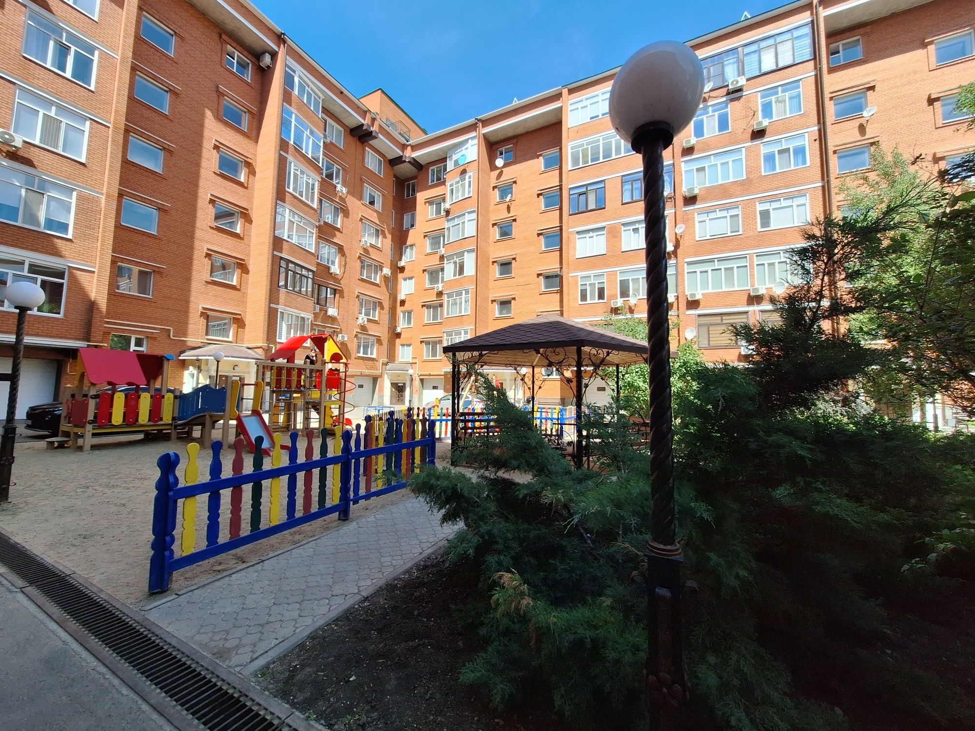 Продаётся 3 комн. квартира, район памятника Маншук Маметовой