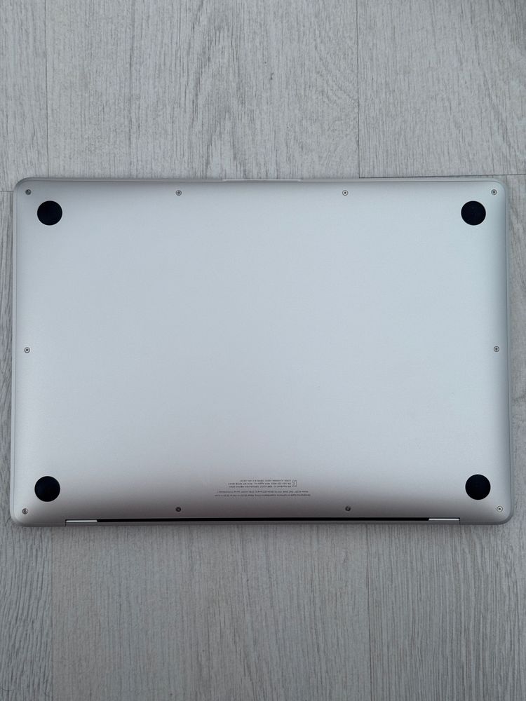 Macbook air m1, 2020, 256/8 (польная комплектация)