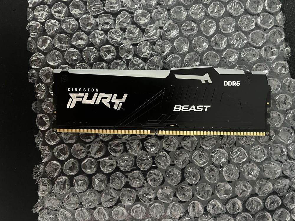 Оперативная память Kingston FURY Beast RGB 16 Гб DDR-5