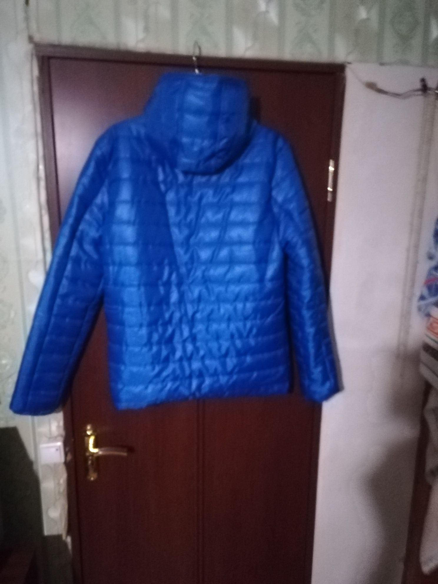 Продам куртку новую