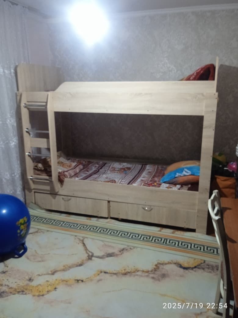 Срочно продам двухярусную кровать