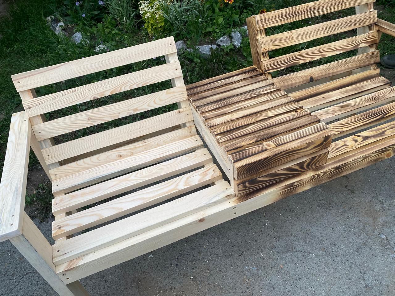 Скамейка из дерева для дома и дачи