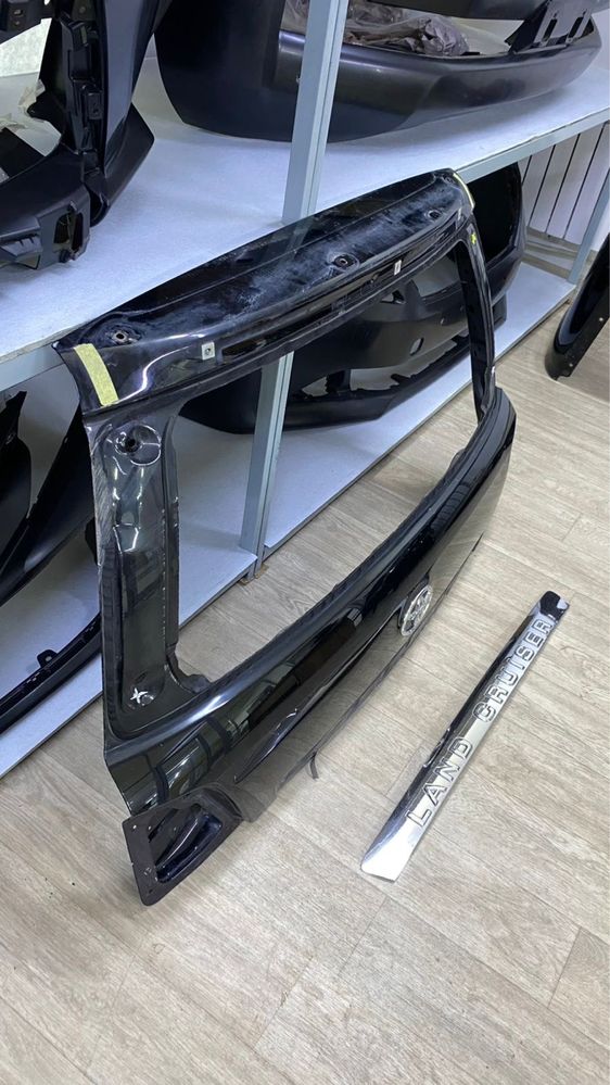 Продам б/у оригинал крышку багажника Toyota Land Cruiser 200