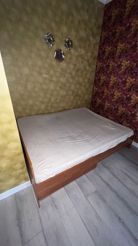 Двуспальная кровать