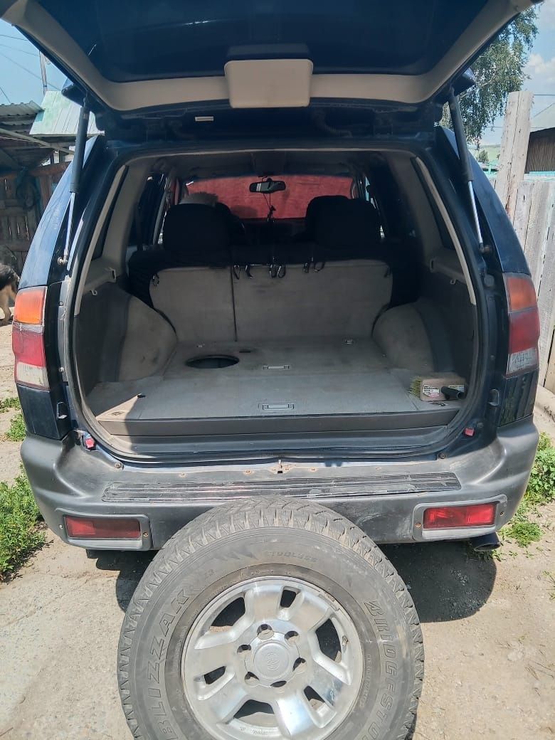 Продам машину Montero sport.