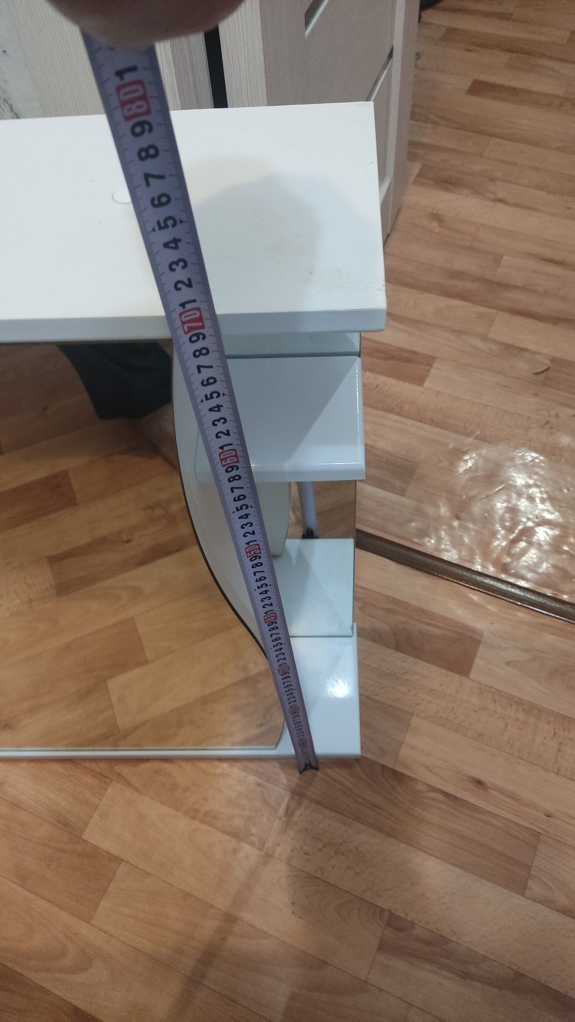 Продам шкаф с зеркалом в ванную.
