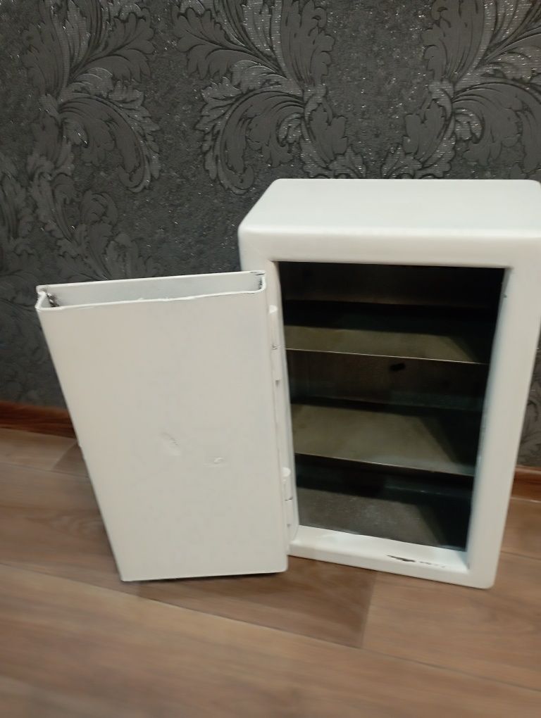 Продам сейф металлический бронирований