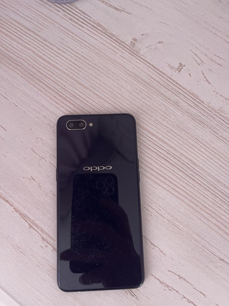 Продаю телефон орро А3S